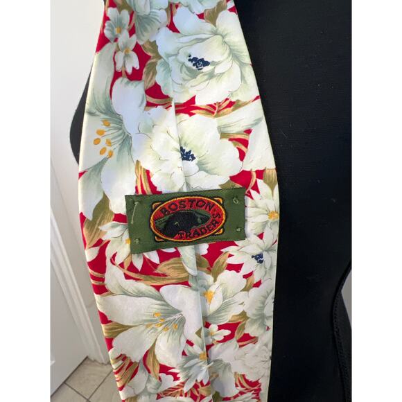 Vintage floral Boston Trader’s tie. Hawaiian cottage vibes! - Picture 2 of 3